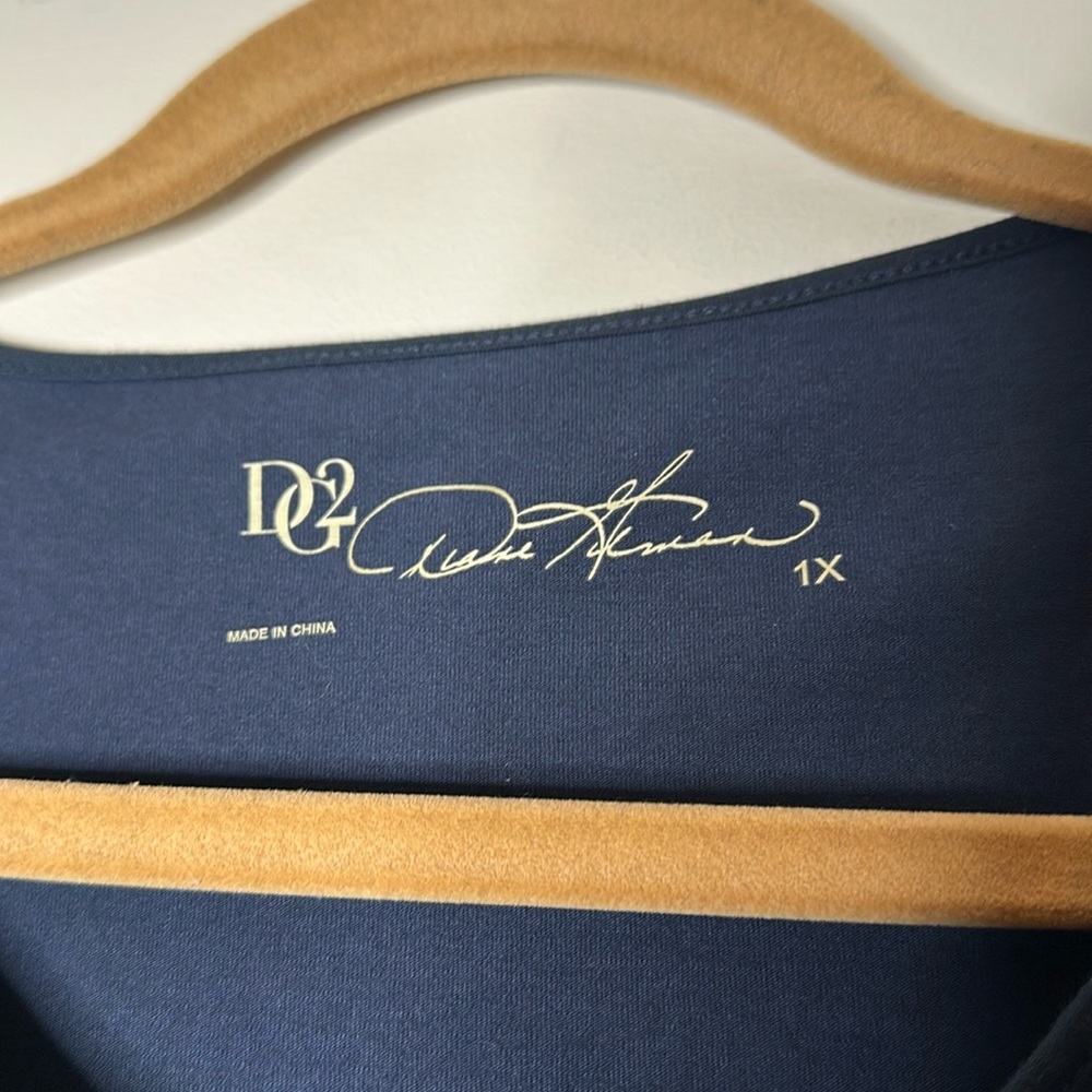 Queen’s 1X Navy Blue Slant Hemmed Tunic